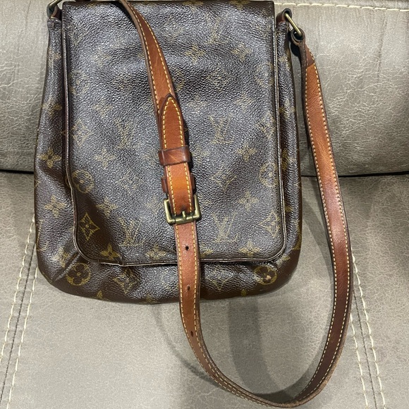 Louis Vuitton - Picture 5 of 5